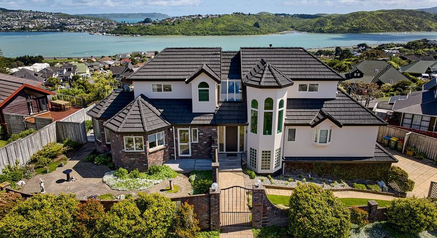  at 4 Tombane Terrace, Papakowhai, Porirua
