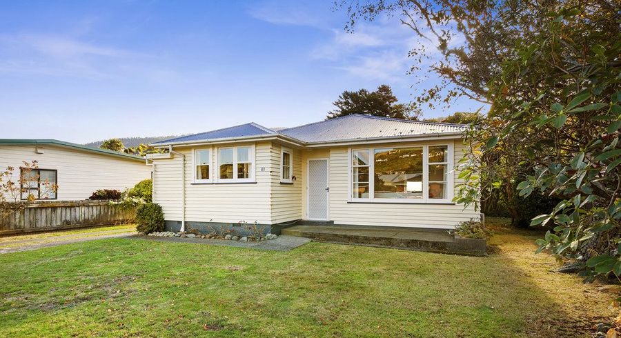  at 83 Oxford Street, Tawa, Wellington