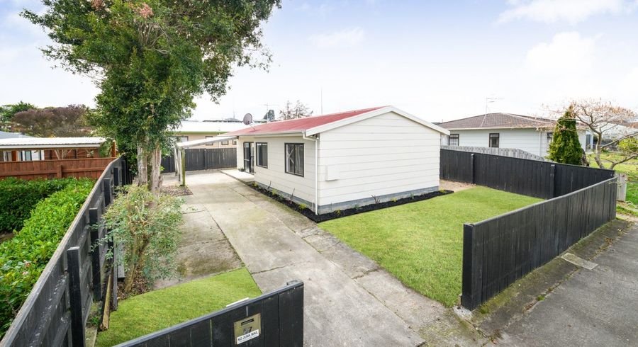  at 27 McLeavey Drive, Kelvin Grove, Palmerston North
