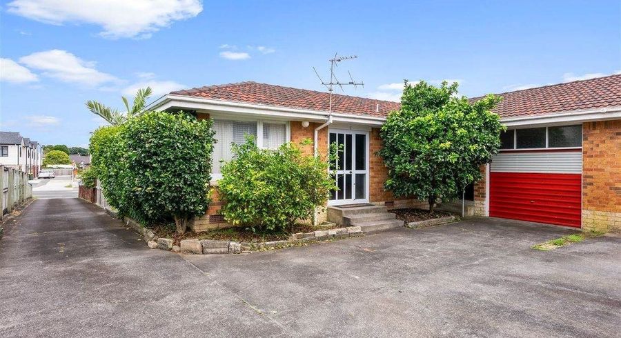  at 2/218 Shirley Road, Papatoetoe, Auckland