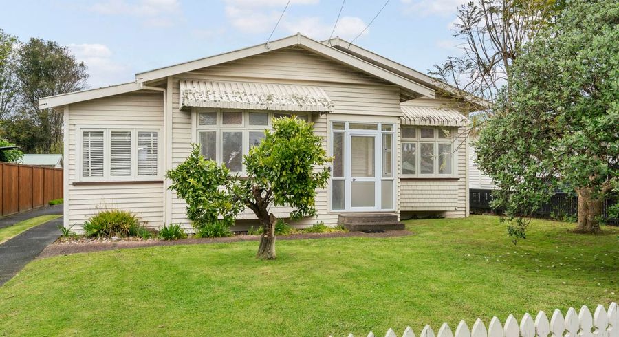  at 8 Alberta Street, Point Chevalier, Auckland