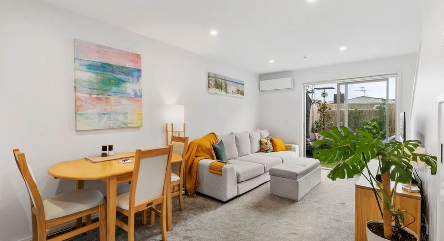  at 4/7 Flanshaw Road, Te Atatu South, Waitakere City, Auckland