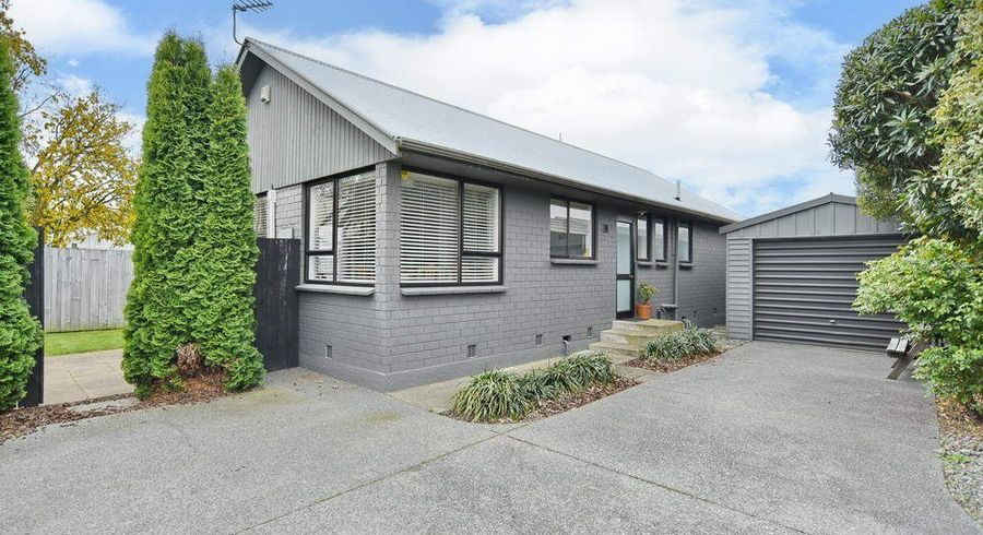  at 2/18 Wairakei Road, Strowan, Christchurch