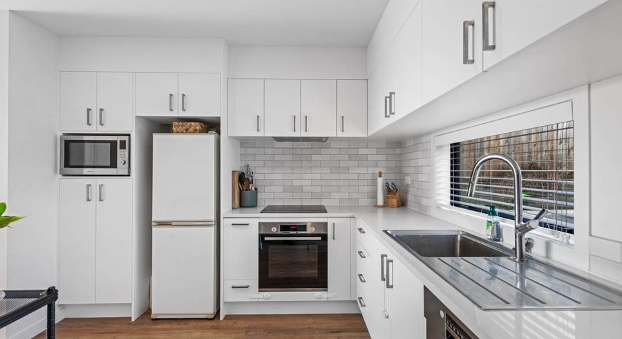  at 8/35 Garadice Road, Rothesay Bay, North Shore City, Auckland