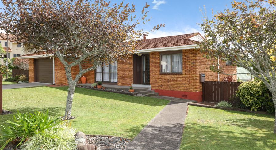  at 2 Caledonia Place, Highlands Park, New Plymouth