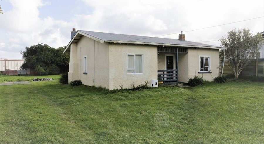 at 16 Beach Road, Castlecliff, Whanganui