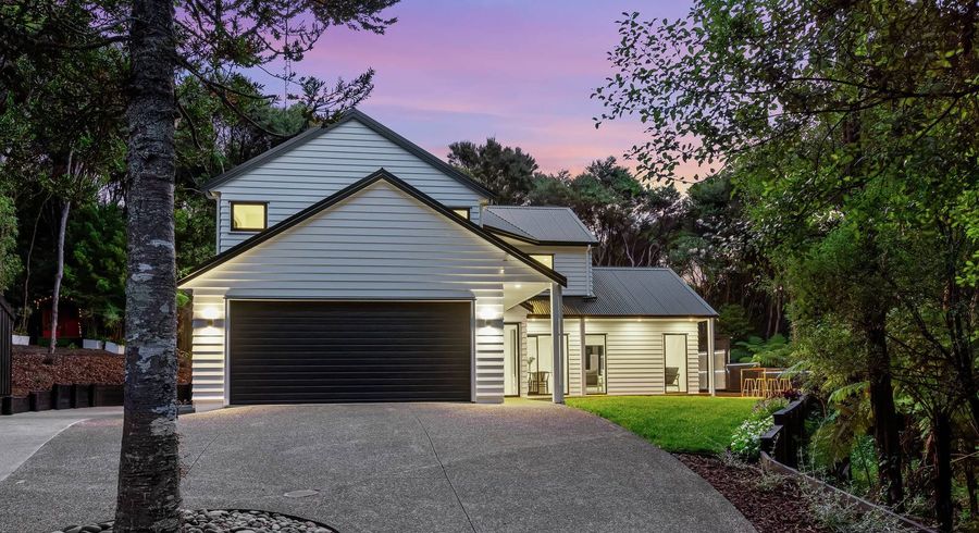  at 25 Longfellow Parade, Titirangi, Waitakere City, Auckland