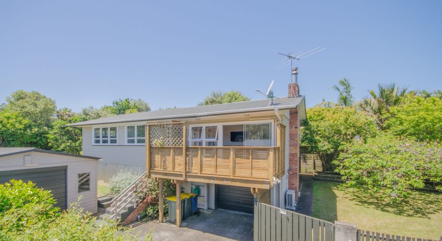  at 3 Thuja Street, Green Bay, Waitakere City, Auckland