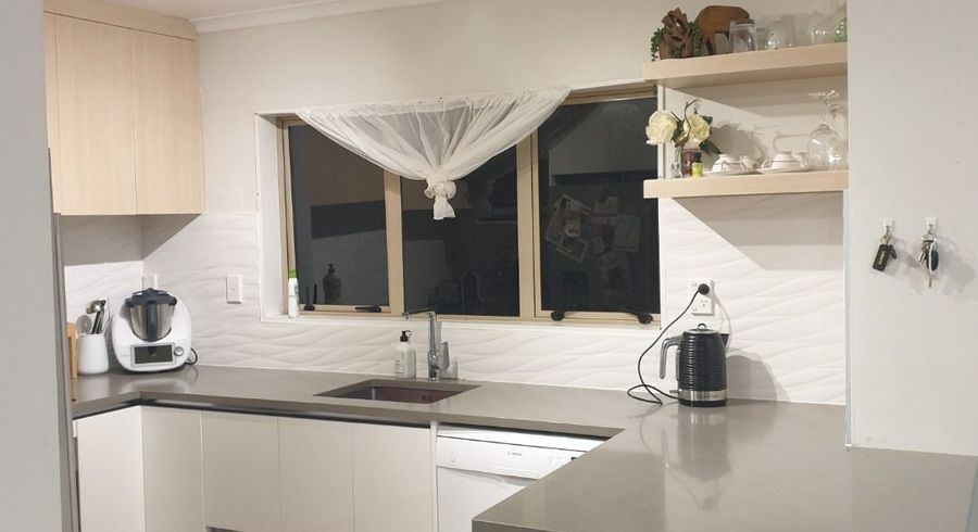  at 5A Basra Drive, Henderson, Waitakere City, Auckland