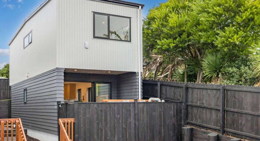  at 82 Rosewarne, Glendene, Waitakere City, Auckland