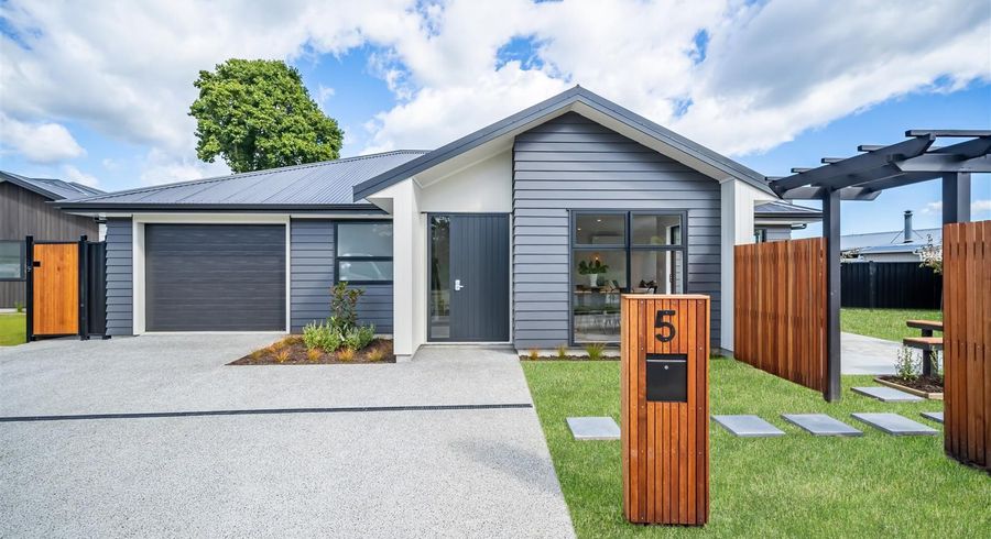  at 5 Nikau Lane, Timberlea, Upper Hutt