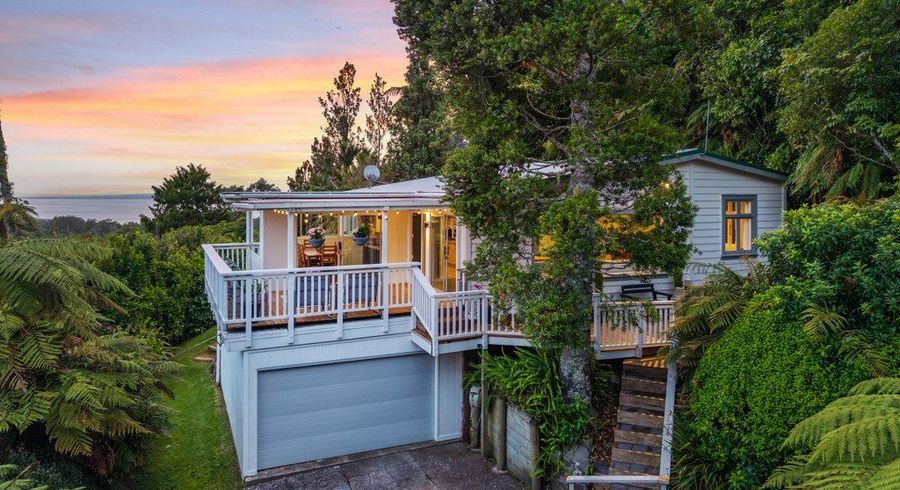  at 462 Scenic Drive, Waiatarua, Waitakere City, Auckland