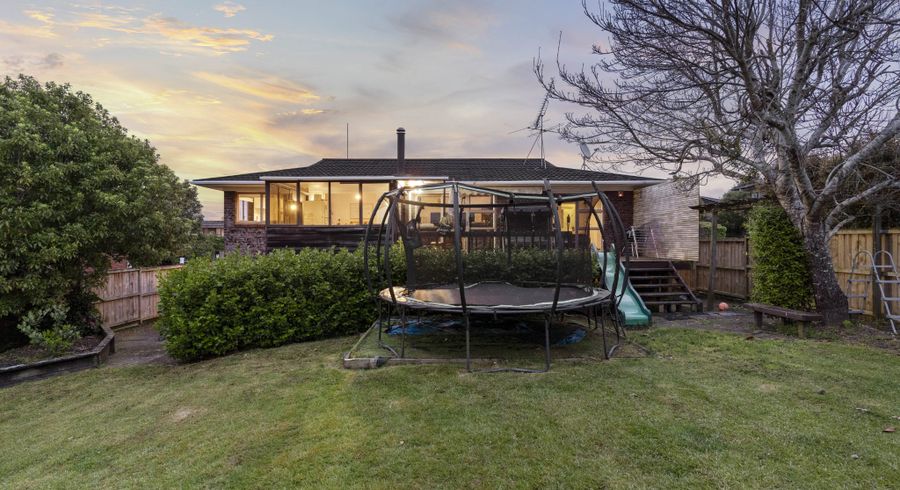  at 32 Kurnell Drive, Botany Downs, Auckland