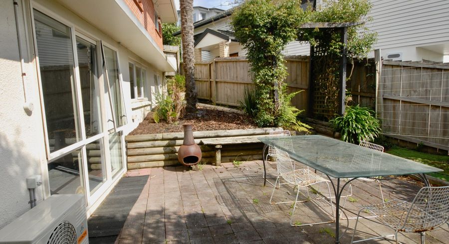  at 24 Exeter Place, Unsworth Heights, North Shore City, Auckland