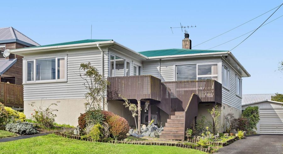  at 18 Pax Avenue, Forrest Hill, Auckland