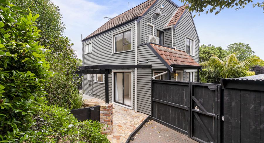  at 18 Wimbledon Way, Remuera, Auckland
