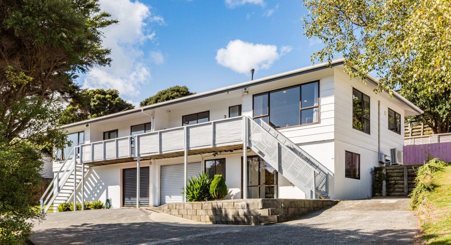  at 49b Albatross Close, Whitby, Porirua, Wellington
