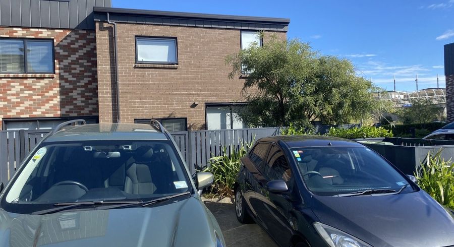  at 15 Kotuitui Street, Manukau, Auckland