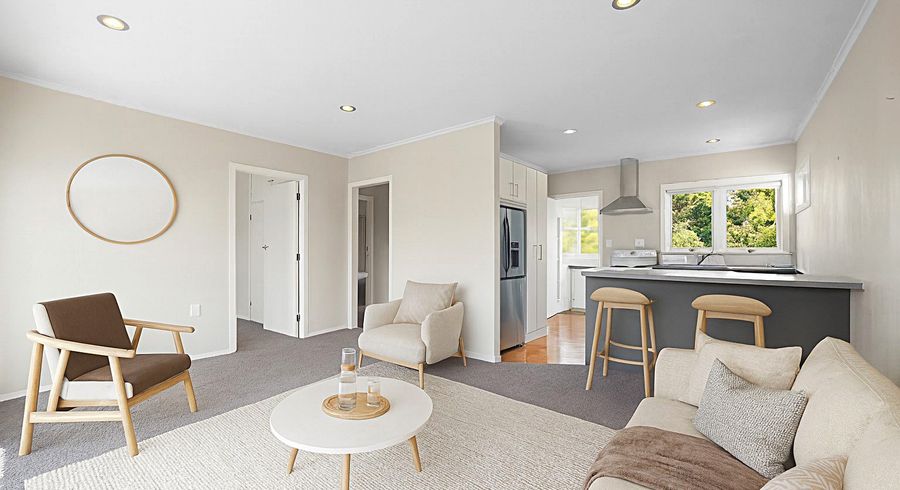  at 2/619 Beach Road, Rothesay Bay, North Shore City, Auckland