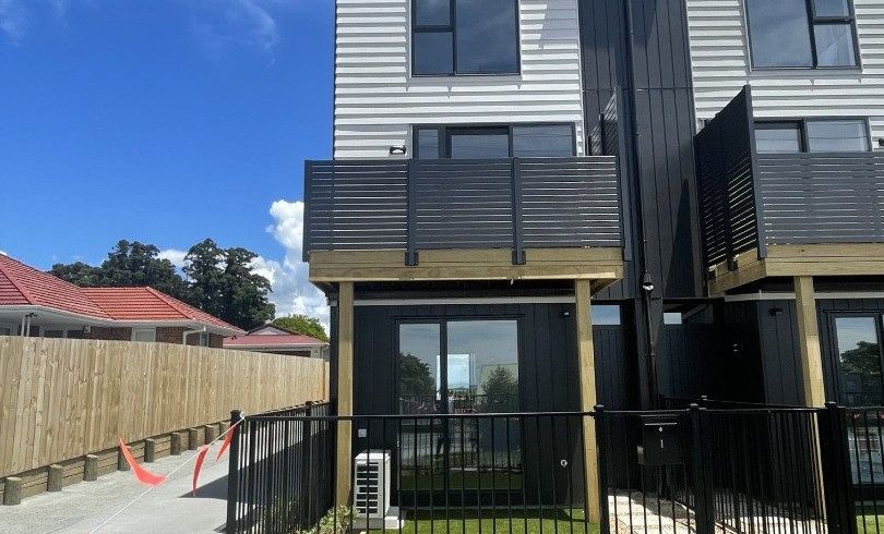  at 1/504 Don buck Road, Massey, Waitakere City, Auckland