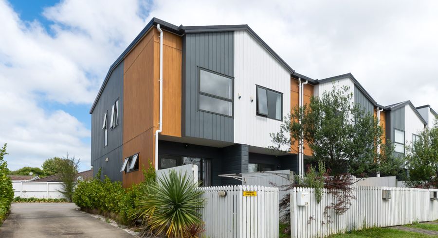  at 3/24 Tara Road, Henderson, Waitakere City, Auckland