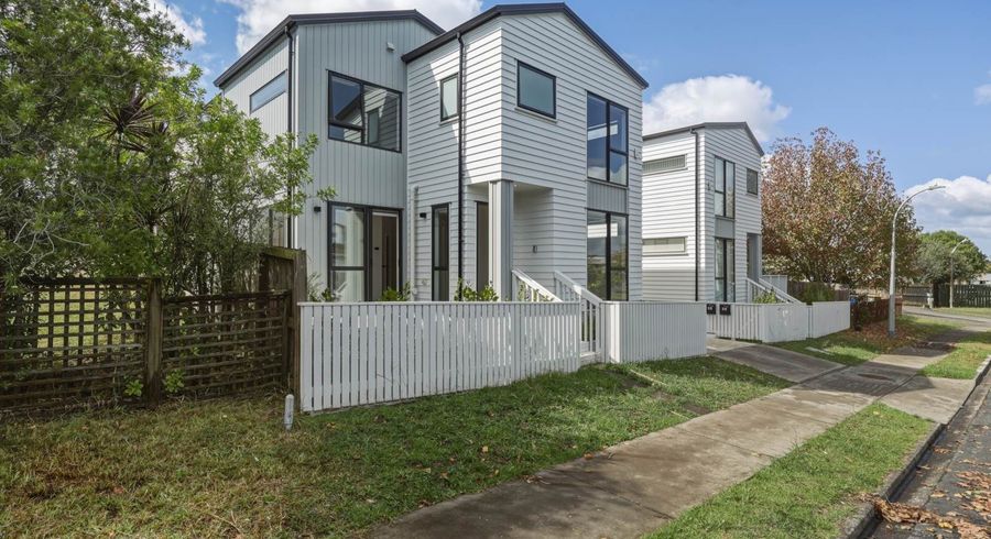  at 7D Buisson Glade, West Harbour, Waitakere City, Auckland