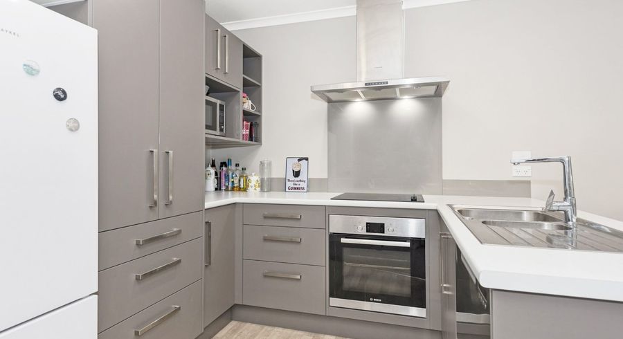  at 2/144 Old Farm Road, Hamilton East, Hamilton