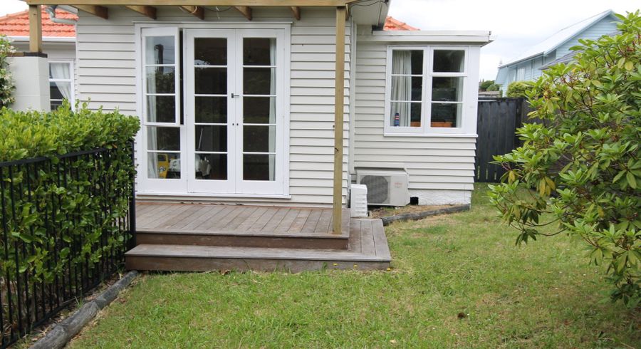  at 38 Waiohua Rd, Greenlane, Auckland City, Auckland