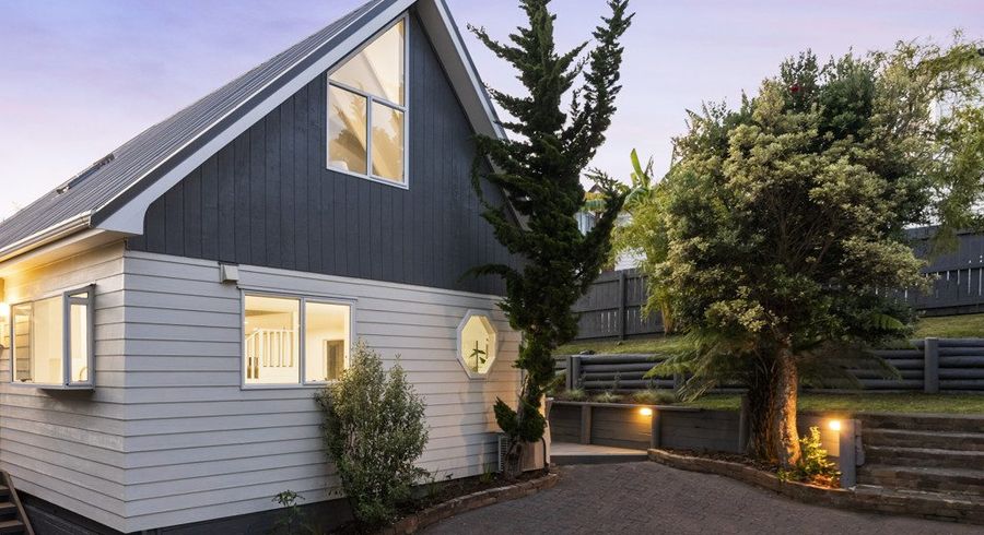  at 2/56 Lavery Place, Sunnynook, Auckland