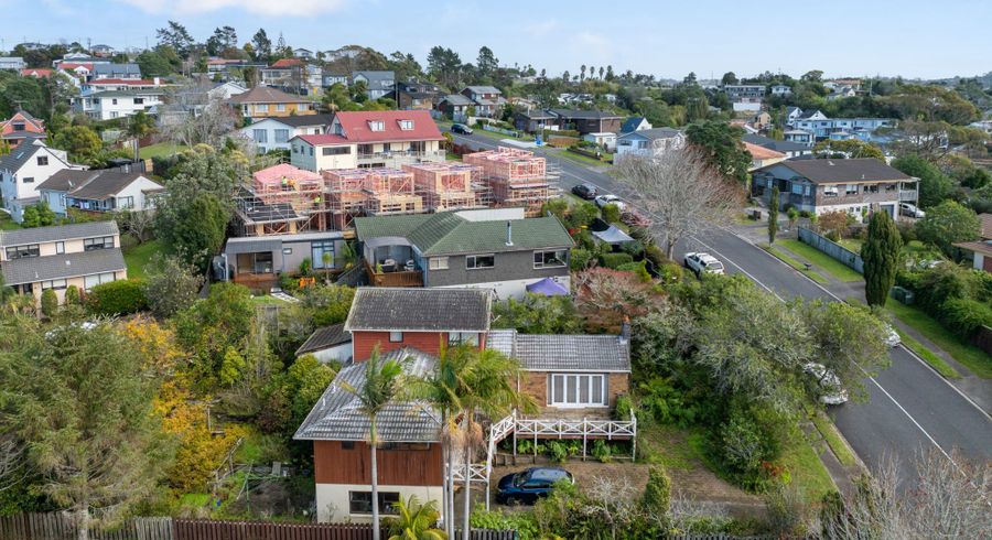  at 121 Oaktree Avenue, Browns Bay, North Shore City, Auckland