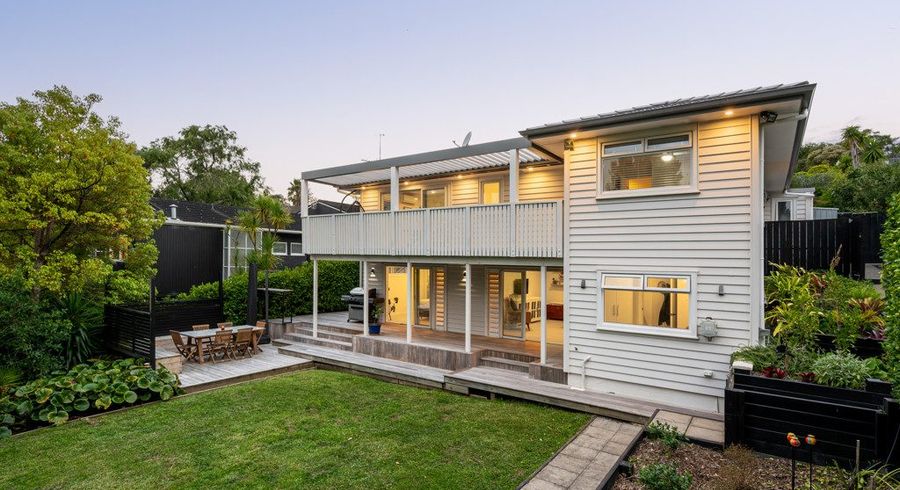  at 2/75 Newhaven Terrace, Mairangi Bay, Auckland