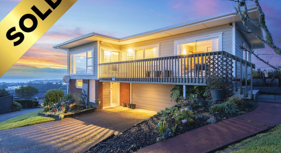  at 2 Shearwater Rise, Rothesay Bay, Auckland