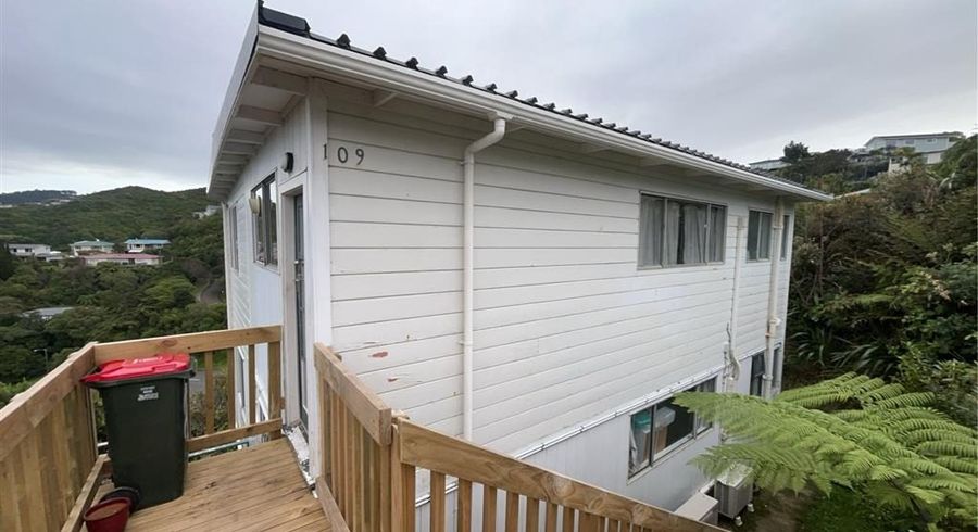  at 1/109 (Top) Dowse Drive, Maungaraki, Lower Hutt, Wellington