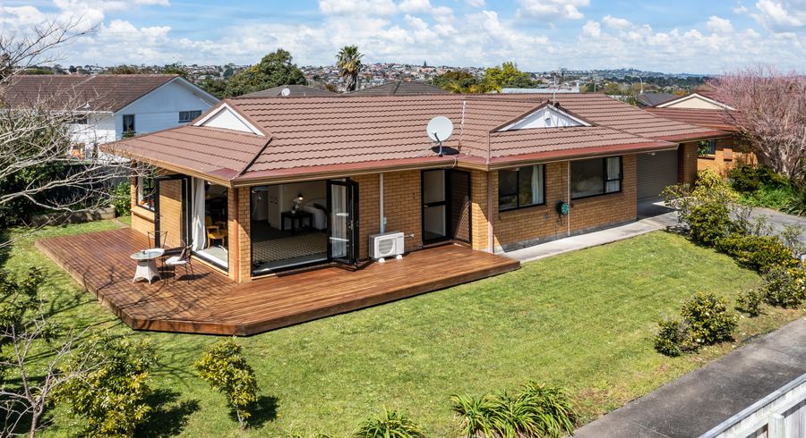  at 1/11 Majesty Place, Half Moon Bay, Auckland