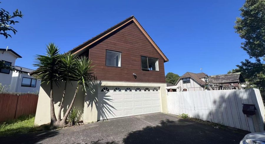  at 10 Orinda Close, Botany Downs, Manukau City, Auckland