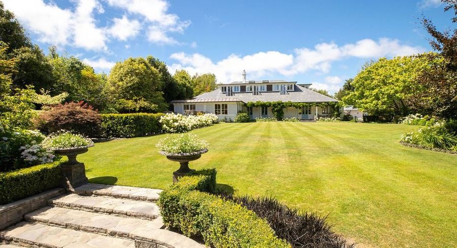  at 8 Wood Lane, Fendalton, Christchurch