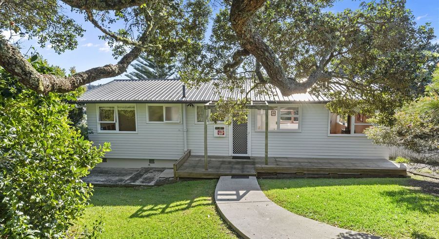  at 17 Holt Avenue, Torbay, Auckland