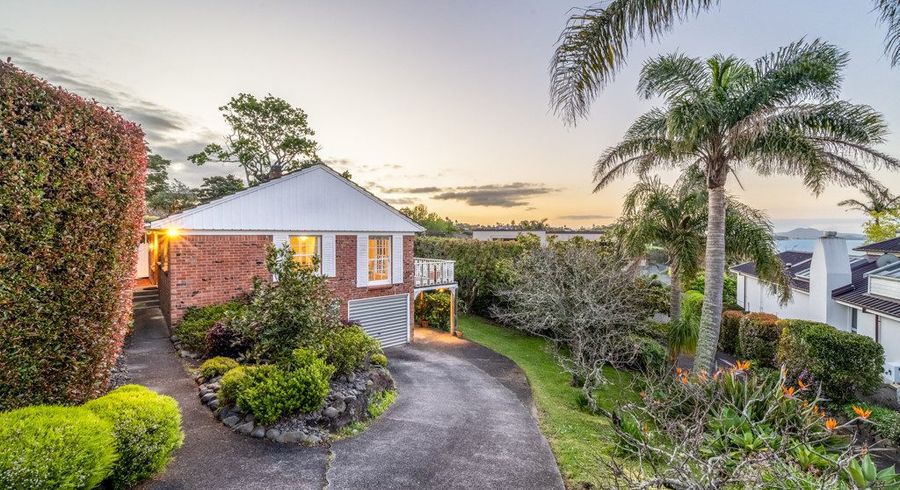  at 8 Pleasant Place, Mellons Bay, Manukau City, Auckland