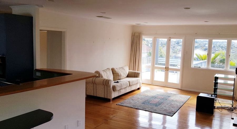  at 2 Knights Close, Rothesay Bay, Auckland