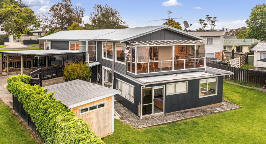  at 36 Gill Avenue, Te Atatu Peninsula, Auckland