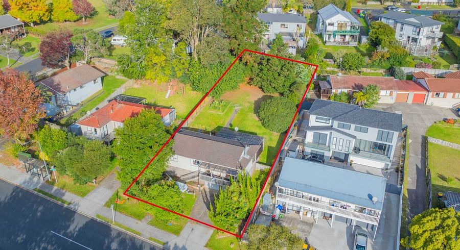  at 57 Oaktree Avenue, Browns Bay, Auckland