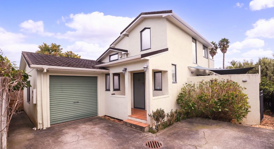  at 2/25 Wright Road, Point Chevalier, Auckland City, Auckland