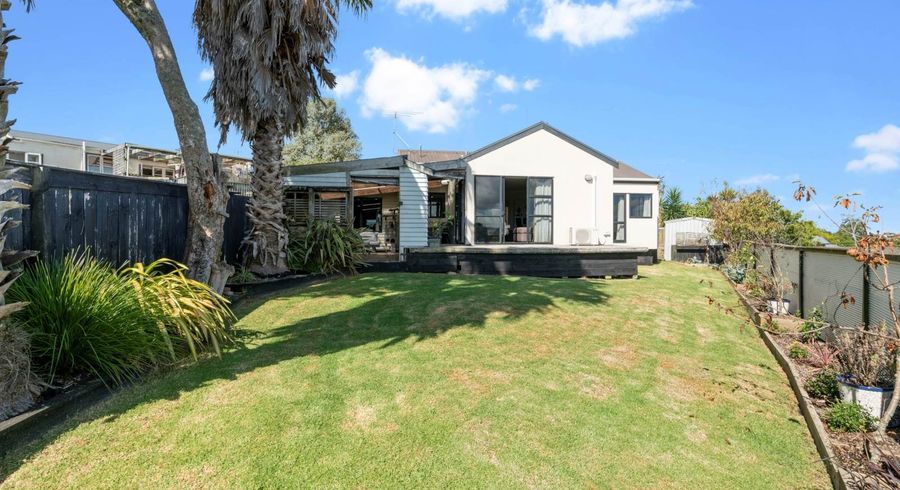  at 2/884 East Coast Road, Northcross, North Shore City, Auckland