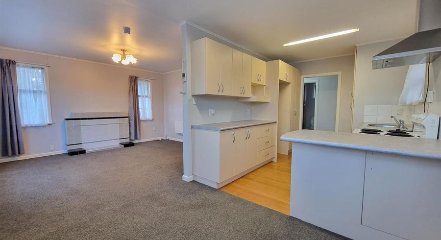  at 4 Graham Avenue, Te Atatu Peninsula, Auckland