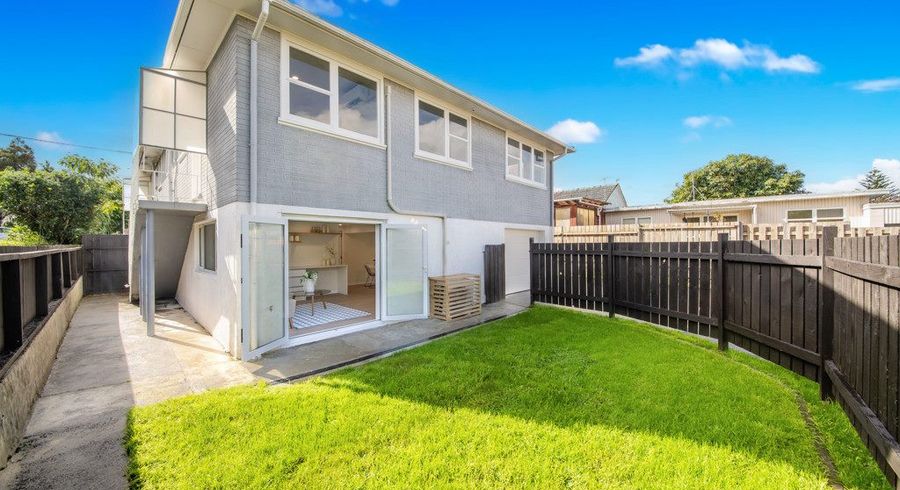  at 2/24 Rutland Road, Mount Wellington, Auckland