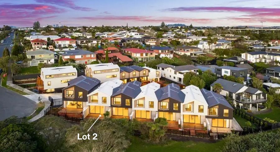  at 2/98-100 Walker Road, Point Chevalier, Auckland City, Auckland