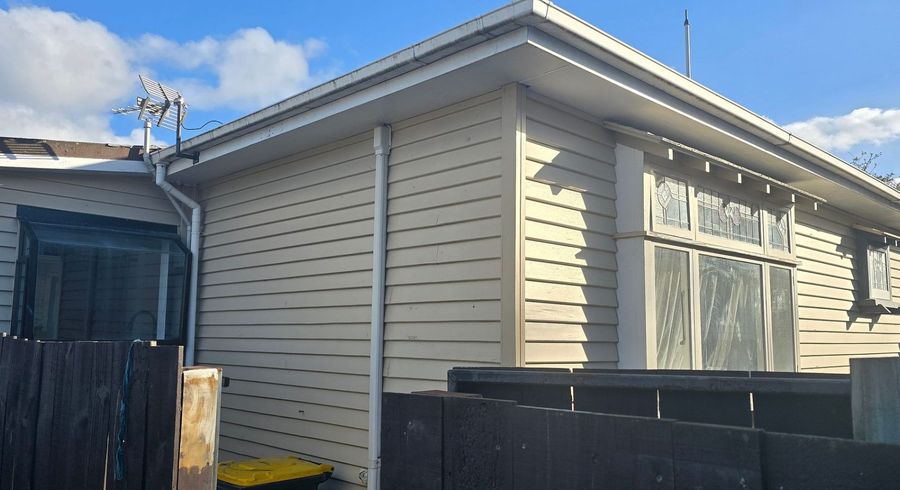  at 2/304 Ferry Road, Waltham, Christchurch City, Canterbury