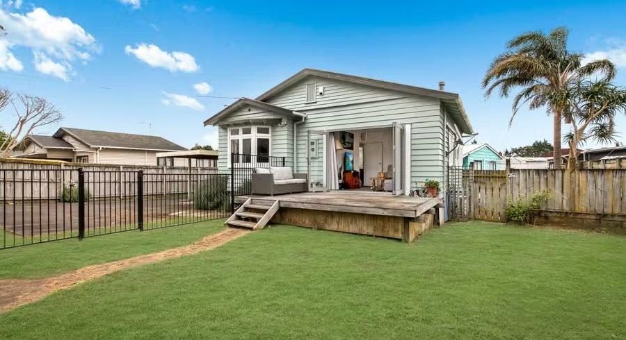  at 1/9 Kenderdine Road, Papatoetoe, Manukau City, Auckland