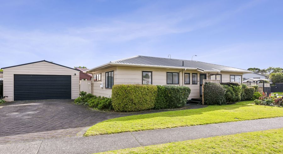  at 99 Queens Road, Waikanae Beach, Waikanae