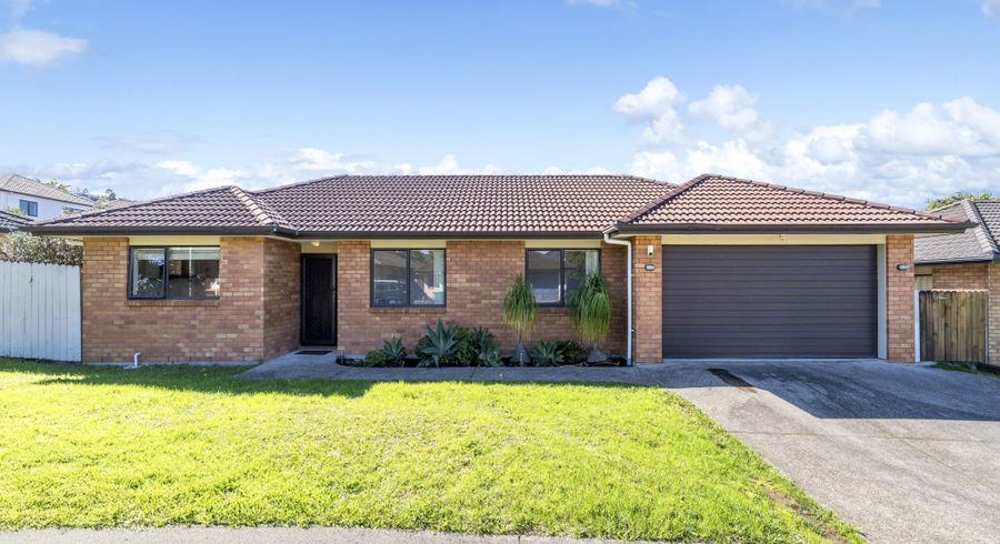  at 33 South Kensington Way, Henderson, Waitakere City, Auckland